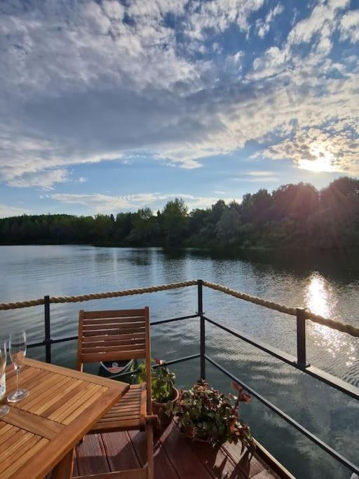 Aquachill Houseboat & Wellness Hotel Liptovský Trnovec Exterior foto