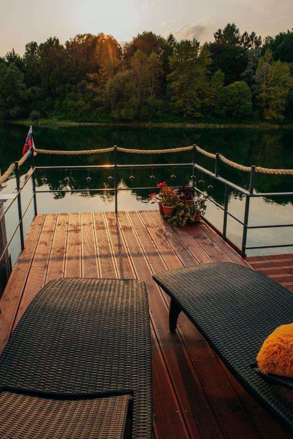 Aquachill Houseboat & Wellness Hotel Liptovský Trnovec Exterior foto