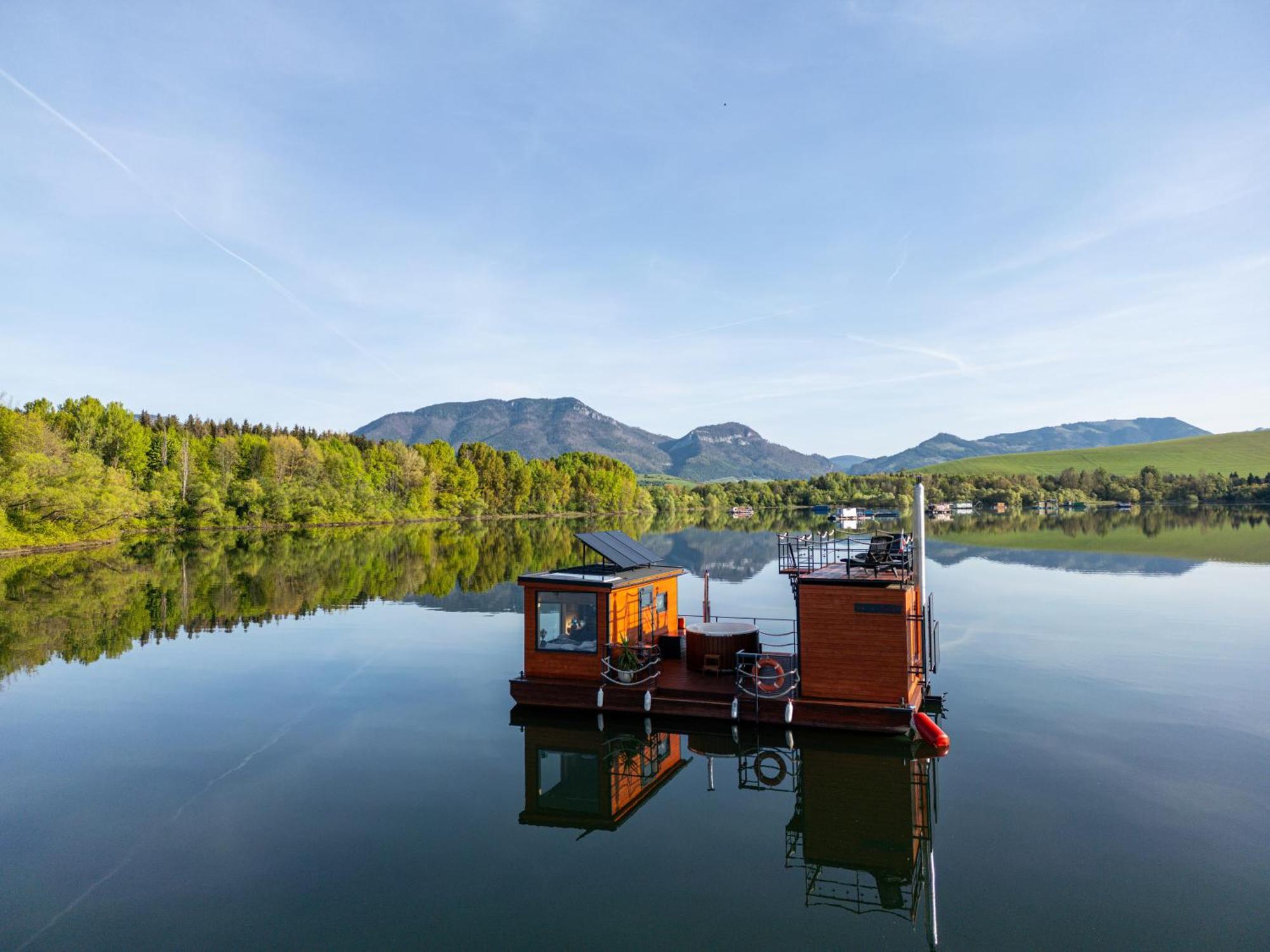 Aquachill Houseboat & Wellness Hotel Liptovský Trnovec Exterior foto