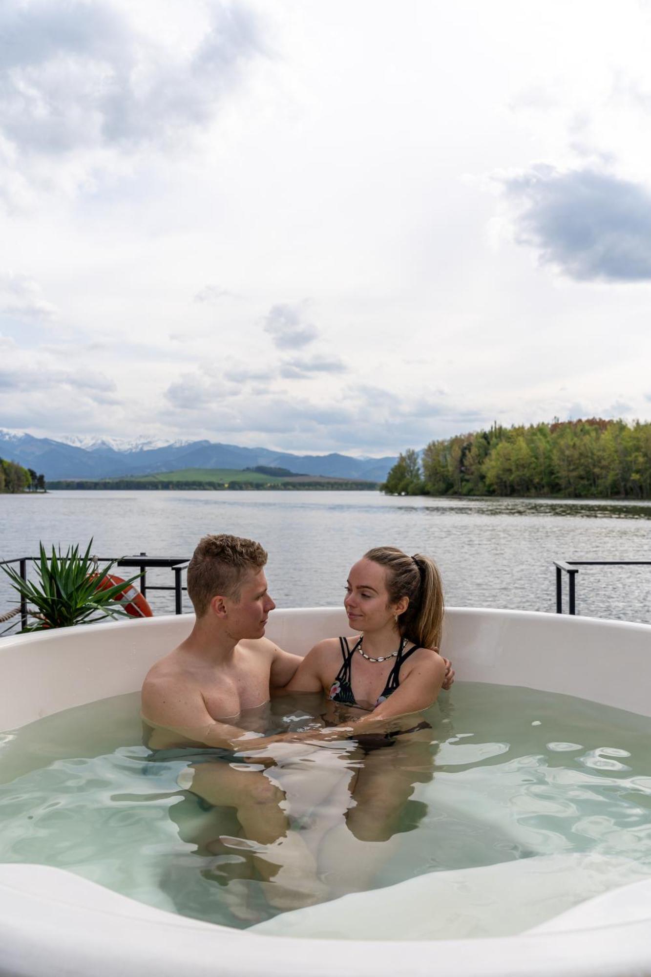 Aquachill Houseboat & Wellness Hotel Liptovský Trnovec Exterior foto